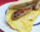 Foto del paso 4 de la receta: Bocadillo de tortilla francesa con longanizas y ajoaceite