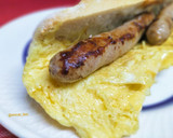 Foto del paso 4 de la receta: Bocadillo de tortilla francesa con longanizas y ajoaceite