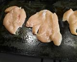 Foto del paso 2 de la receta: Pechugas a la pizza en plancheta
