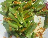 A picture of step 3 of Stuffed garlic bhindi.