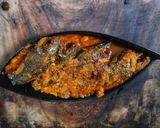 A picture of step 4 of Koi komola, climbing fish curry with orange juice.