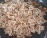 Foto del passaggio 3 della ricetta Farfalle alle zucchine & pangrattato..🥰🥰