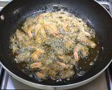 Foto del paso 2 de la receta Alcachofas estofadas, con verduras y gambas