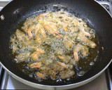 Foto del paso 2 de la receta: Alcachofas estofadas, con verduras y gambas
