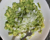 Foto del paso 2 de la receta: Crujiletas de salmón ahumado y aguacate