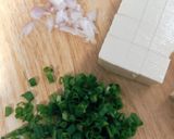 Hình bước làm 1 của món Đậu hủ Tứ Xuyên