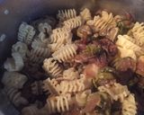 Foto del passaggio 3 della ricetta Insalata di pasta con zucchine, gamberetti e curry