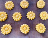 A picture of step 4 of Mango biscuits (vegan).