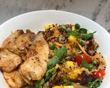 Foto del paso 5 de la receta: Tilapia con ensalada de mango 🥭 y quinoa