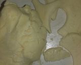 Foto del paso 4 de la receta: Alfajores de maizena con y sin color