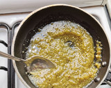 Foto del paso 3 de la receta: Chilaquiles con elote asado, frijoles negros y pepitas