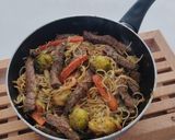 Une image de l'étape 4 de Nouilles sautées au bœuf.