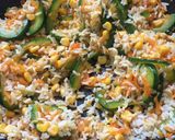 Foto del paso 4 de la receta: Arroz integral c/ zanahoria rallada, choclo y zapallito