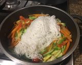 Foto del paso 3 de la receta: Cocina sin gluten: Cabellos de ángel de arroz con hortalizas
