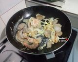 Foto langkah ke 5 dari resep Tumis Telur Enoki Saus Blackpaper.