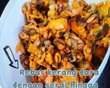Foto langkah ke 1 dari resep Oseng kerang cabe hijau.