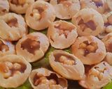 A picture of step 5 of Meethi puri chat.