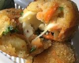 A picture of step 5 of Potato cheese balls.