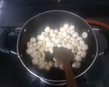 A picture of step 2 of મખાના ખીર.