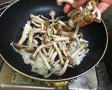 Foto langkah ke 3 dari resep Tumis Jamur Shimeji.