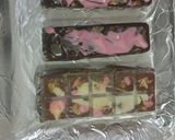 A picture of step 7 of Pista kunafa chocolate.