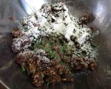 Foto del paso 1 de la receta: Empanadas de morcilla con queso feta y cebollino