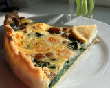 Foto del paso 20 de la receta: Quiche de espinacas y queso de cabra con uvas pasas, vegetariana