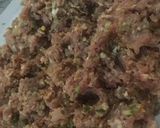 A picture of step 1 of Kacche qeeme ke kabab.