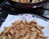A picture of step 8 of Namak pare 🌺.