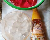 A picture of step 1 of Hibiscus and Honey Lemon Tea.