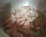 A picture of step 1 of Vegetable chicken pulao.