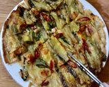 Foto langkah ke 5 dari resep Pajeon (Korean Scalion Pancake).