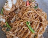 Foto langkah ke 6 dari resep Mie Jawa Pipih Goreng (Gurih Meresap, Anti Gumpal!) Jesslyn Orlane.