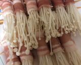 รูปขั้นตอนการทำที่ 2 ของ 🍢หม่าล่าเห็ดเข็มทองพันเบคอน