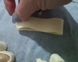 Foto del passaggio 2 della ricetta ANTIPASTI FIORI DI SFOGLIA 🏵️🌼😋