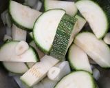 Foto del paso 2 de la receta: Crema de acelga y calabacita 💚