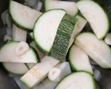 Foto del paso 2 de la receta: Crema de acelga y calabacita 💚