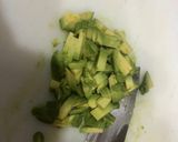 Foto del paso 1 de la receta: Tartar de salmón y aguacate 🥑