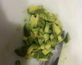 Foto del paso 1 de la receta: Tartar de salmón y aguacate 🥑