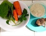 Foto langkah ke 1 dari resep Bubur MPASI 8+ (bayam, seledri, wortel + ikan tongkol).