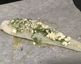 Foto del paso 2 de la receta: Bacalao en papillote con queso feta, hierbabuena y tomate
