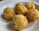 Foto langkah ke 8 dari resep Bola Kentang Keju.