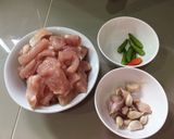 รูปขั้นตอนการทำที่ 1 ของ หมูเส้นผัดพริกสด