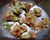 A picture of step 1 of Gobhi ke pakode (fritters).