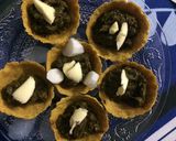 A picture of step 5 of Sarson ka saag in corn canapes.