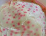 Foto langkah ke 9 dari resep Dadar Gulung Polkadot Isi Selai Apel Malang.