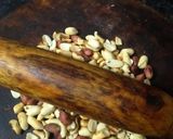 पीनट चिक्की (Peanut chikki recipe in Hindi) रेसिपी चरण 2 फोटो