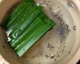 Hình bước làm 1 của món Yến Sào Chưng Lá Dứa Hạt Chia