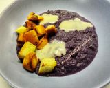 Foto del passaggio 7 della ricetta Vellutata di cavolo viola e porri con crostini e fonduta di parmigiano