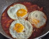 Foto langkah ke 4 dari resep Telur Ceplok Bumbu Sarden.